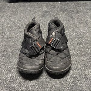 Black Quilted Shoes with Thermal Lining